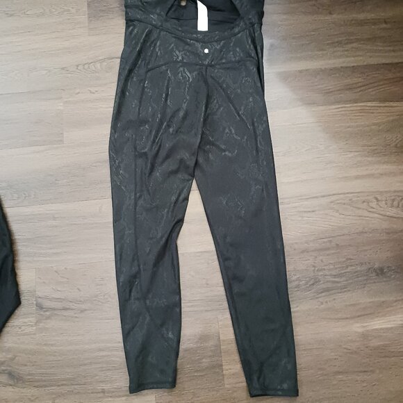 Fabletics Twist Front Oasis 7/8 DESIGNER Onesie Black Foil Snake SZ Large RARE - Picture 10 of 10